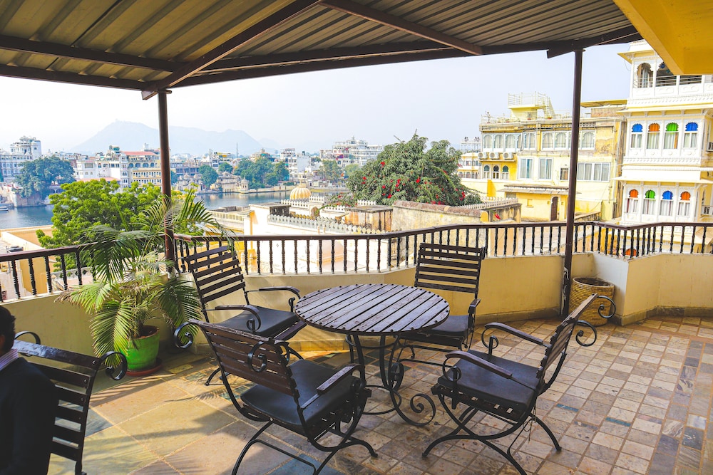 Hotel Lake Ghat Palace، Udaipur 33/53
