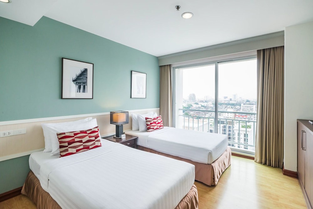 Evergreen Place Siam by UHG 17/72