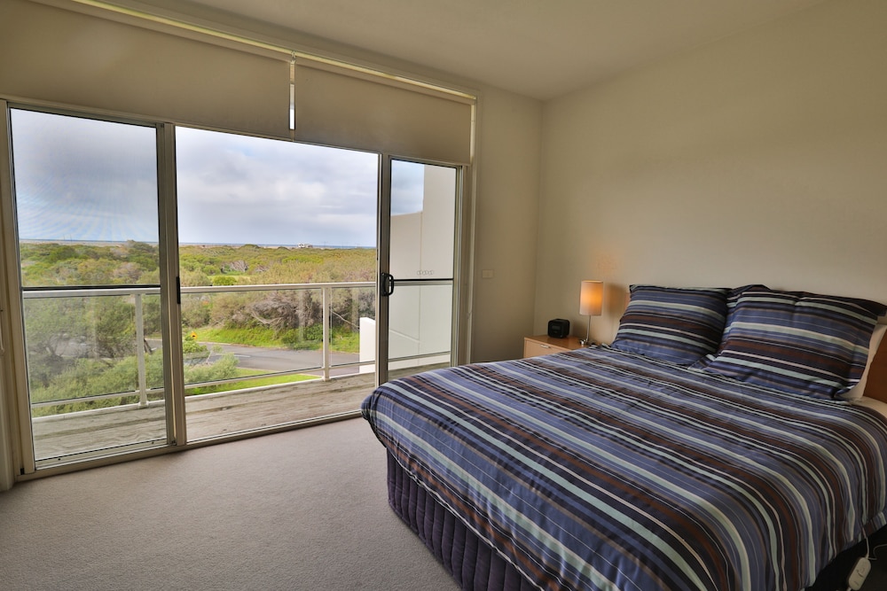 Lady Bay Resort 4/36