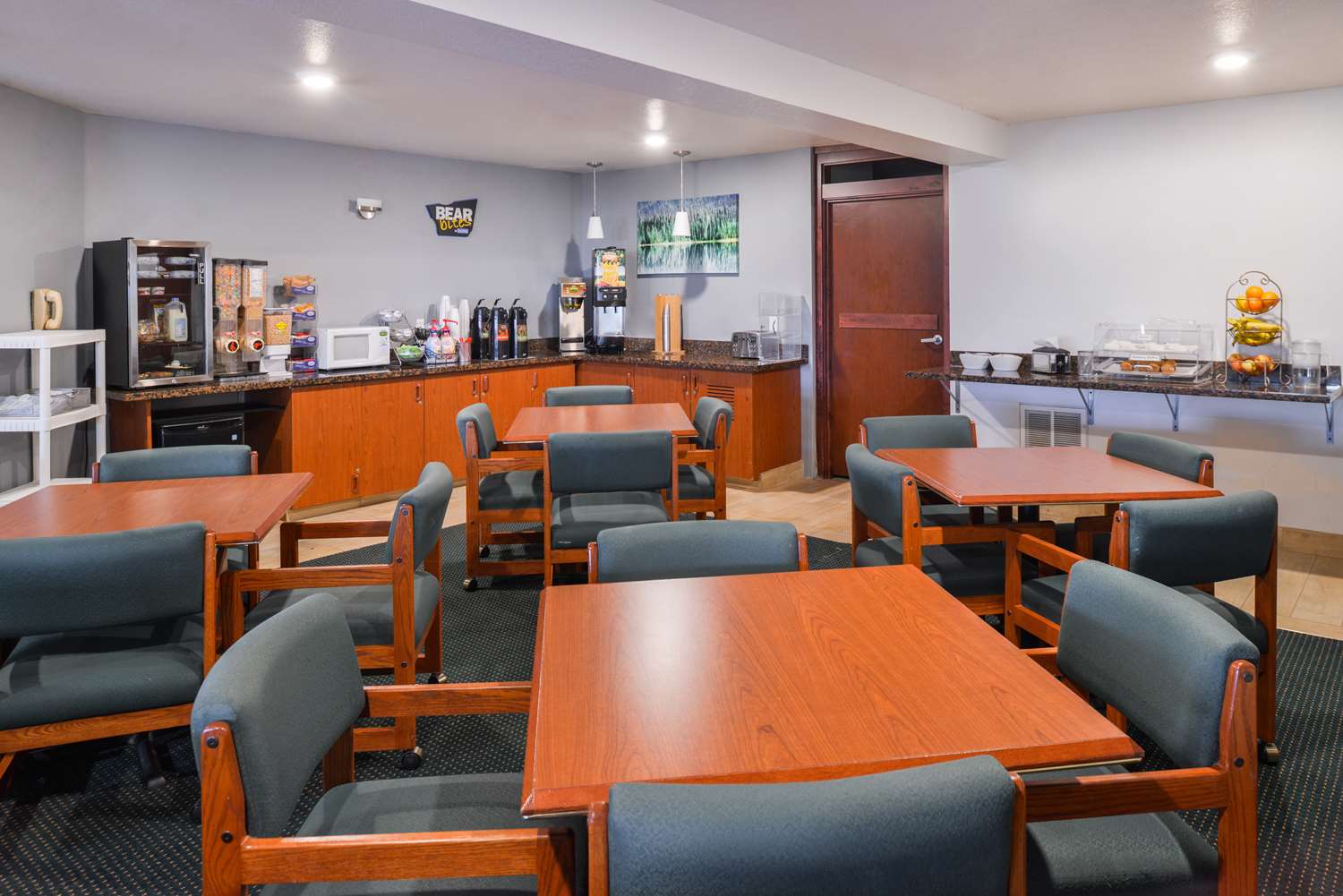 Travelodge Suites By Wyndham Newberg 47/60