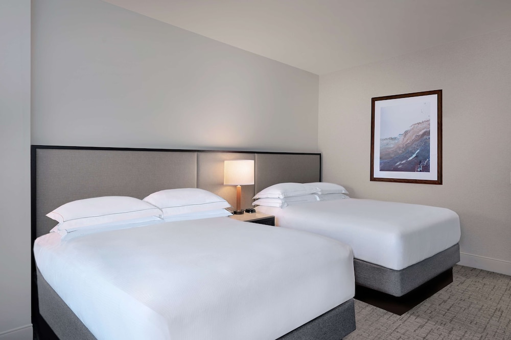 Room, 2 Queen Beds, City View