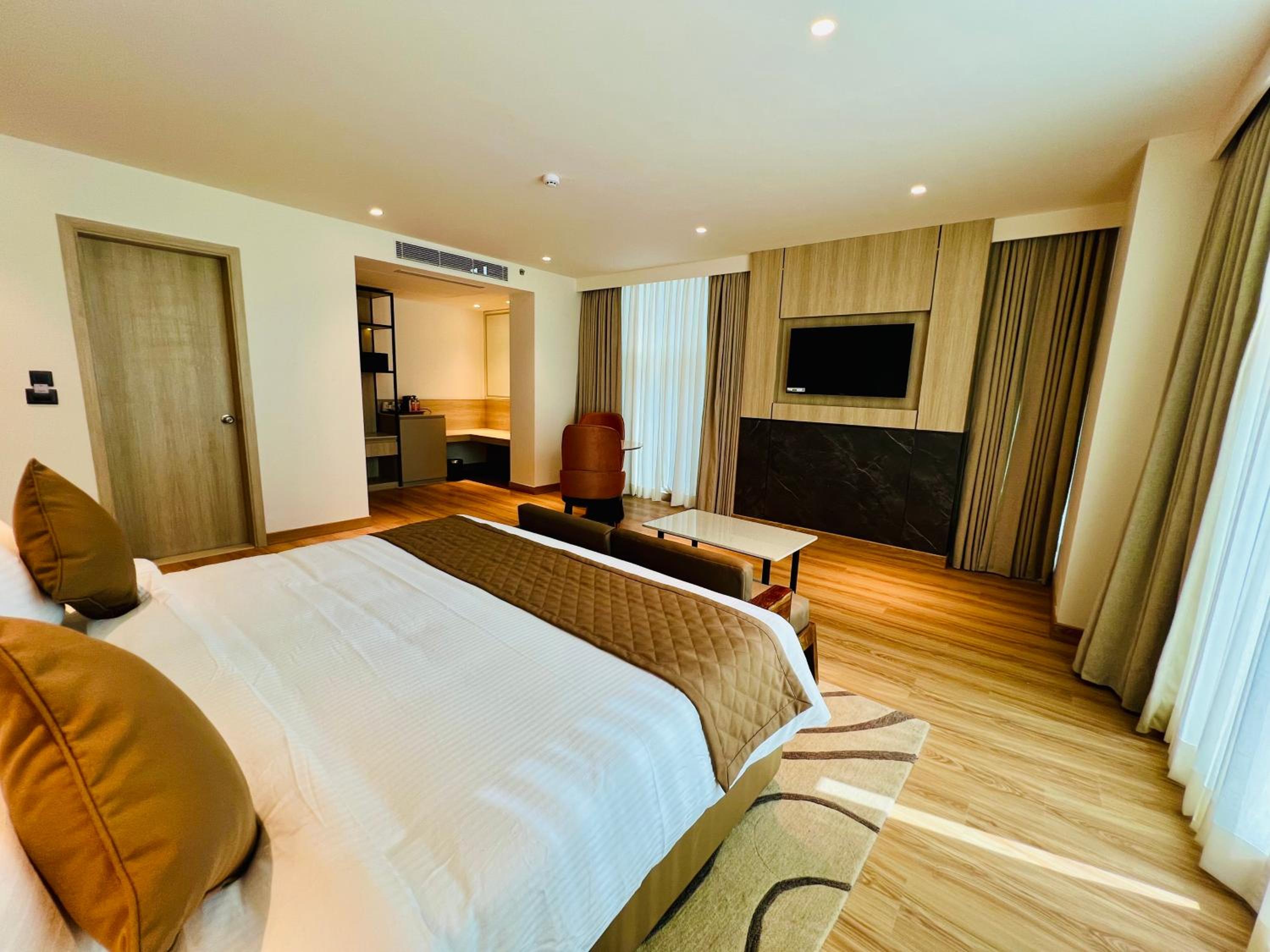 OYO Rooms Noida Sector 62 13/73