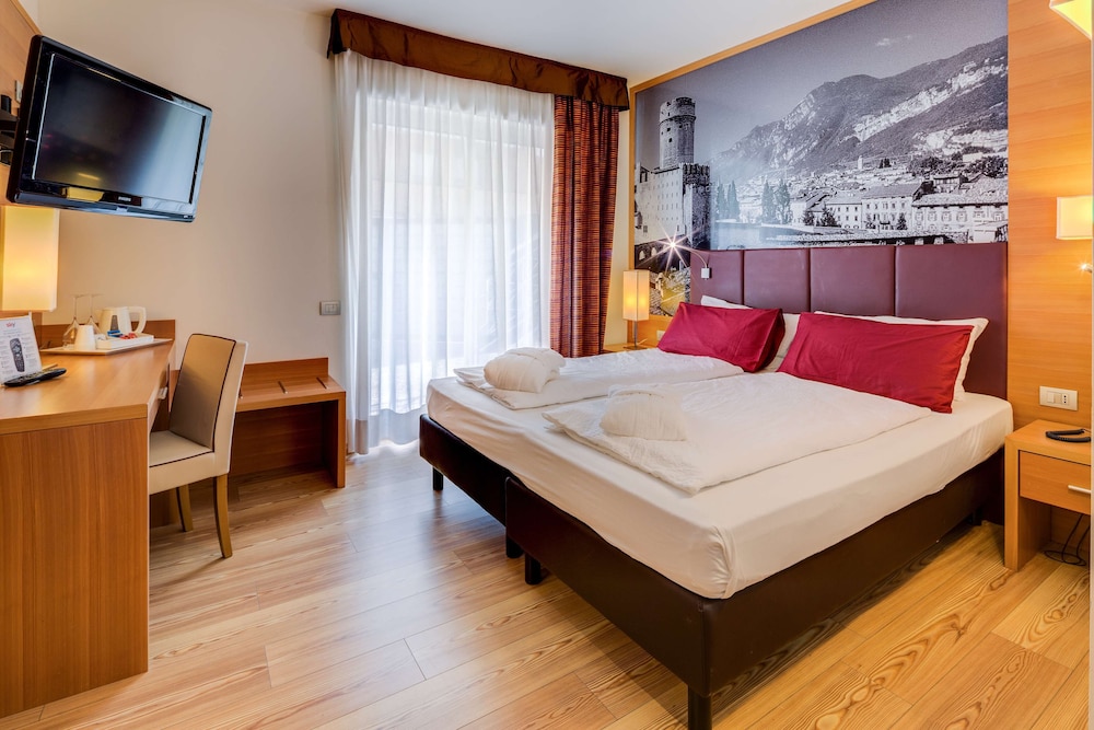Suite, King Bed, Sofa