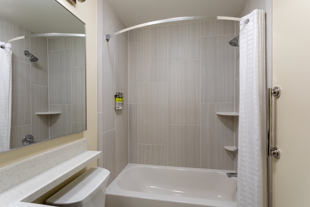Candlewood Suites Rochester Mayo Clinic Area 15/50