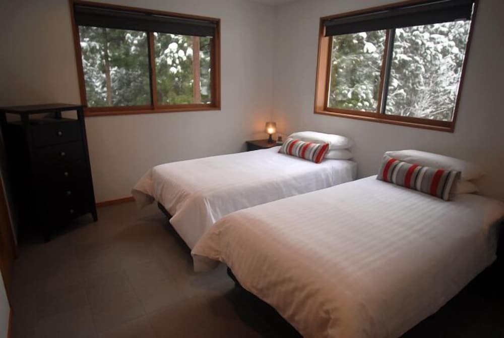 Bears Den Mountain Lodge 14/50