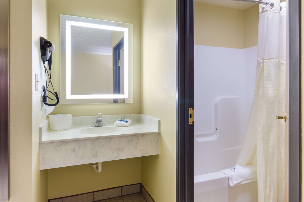 Americas Best Value Inn & Suites Independence Va 14/40