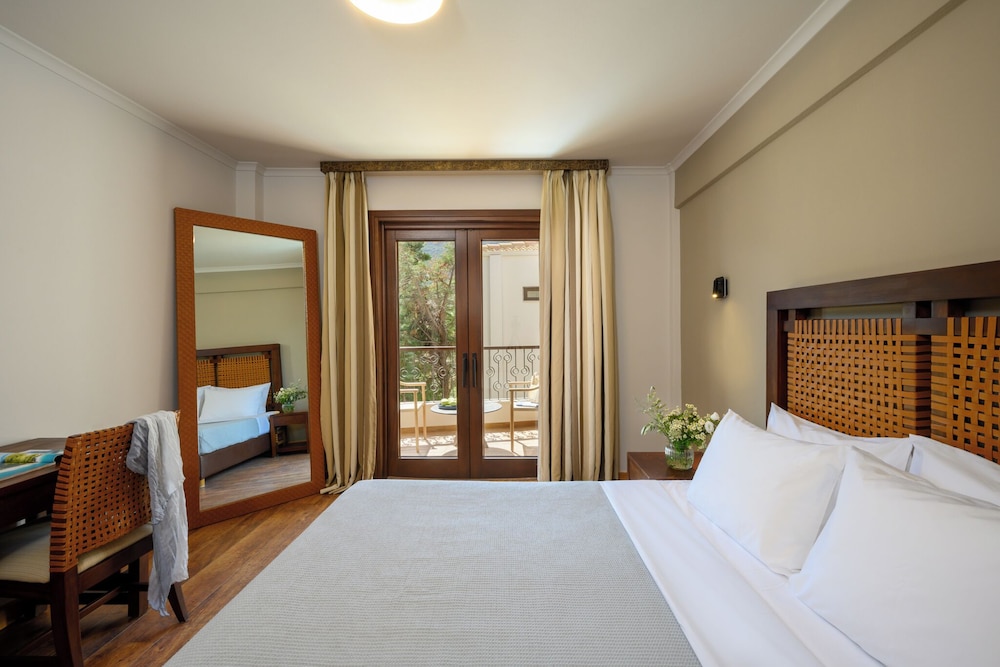 Elisso Hotel 11/50