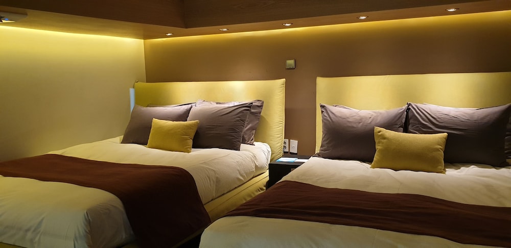 Cocomo Hotel And Gallery 7/54