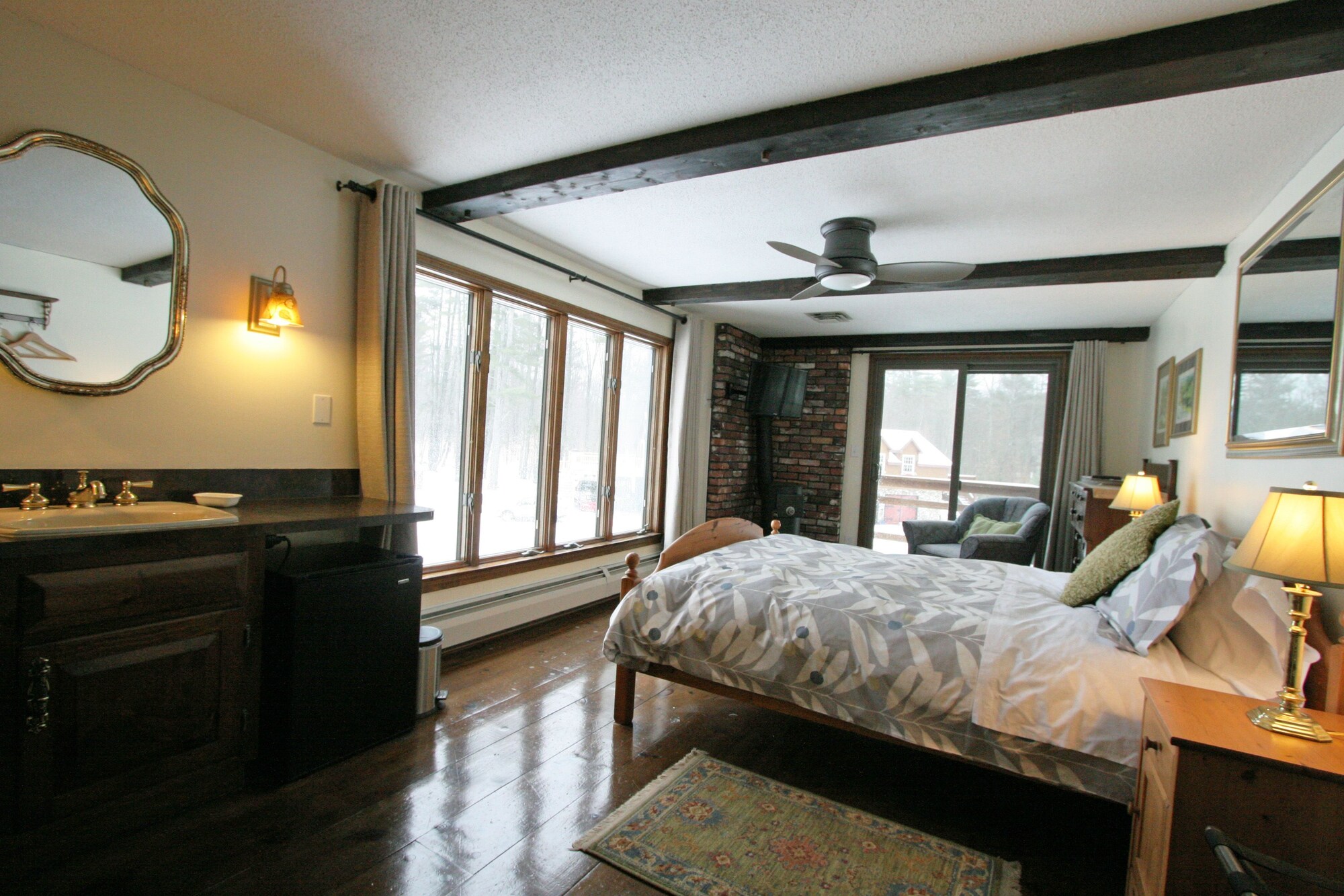 Moderate, Queen Bed