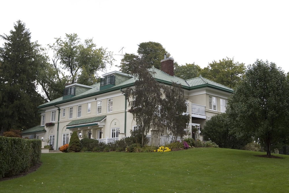 The Belvedere Inn & Restaurant 70/73