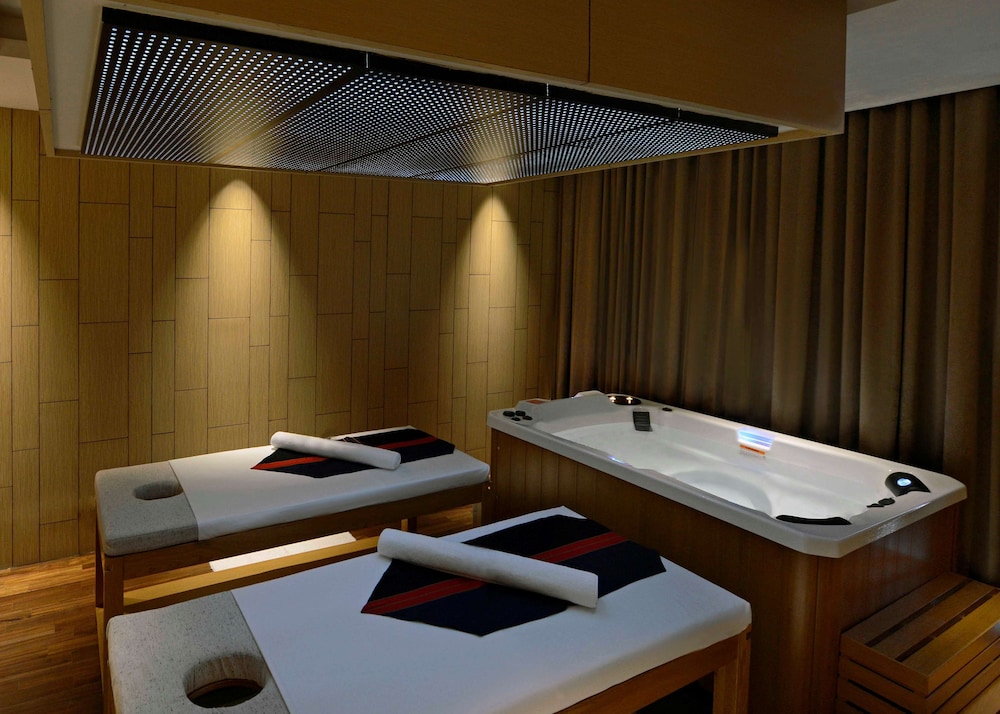 Radisson Blu Chattogram Bay View 33/70