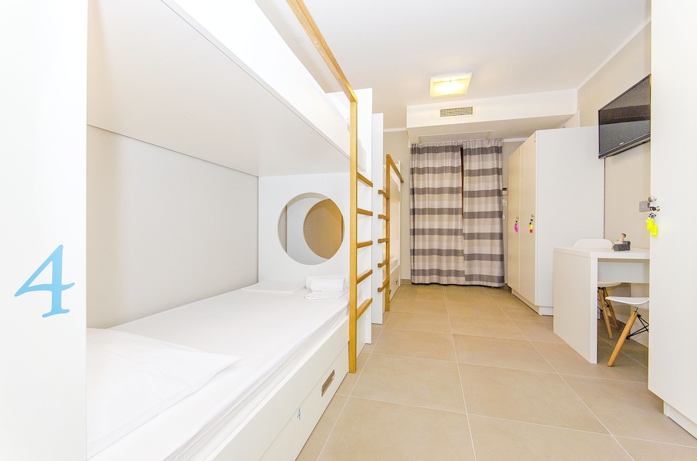Hostel Dvor 11/44