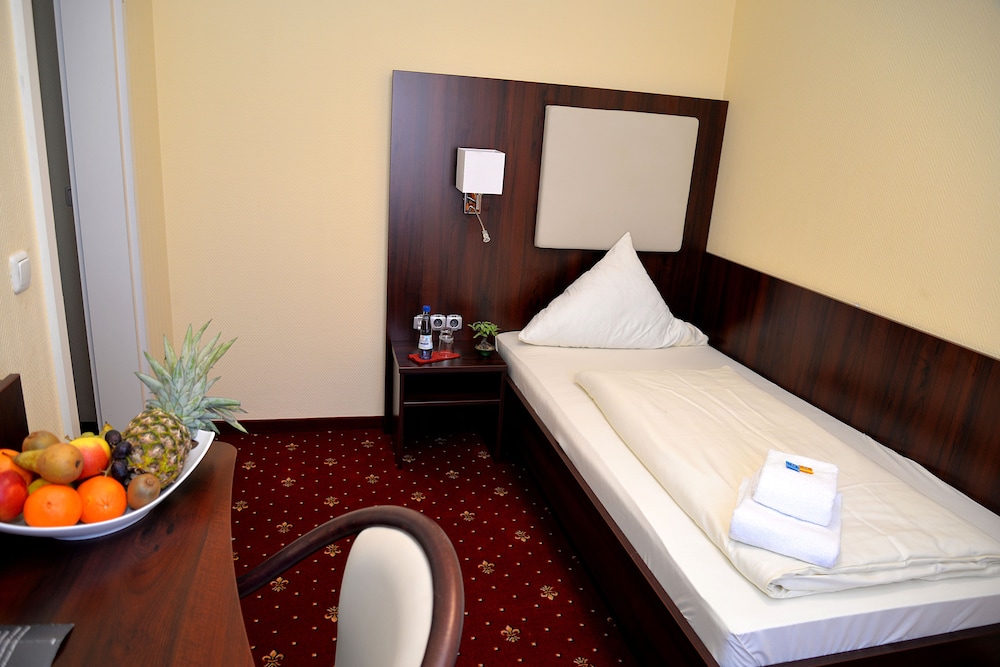 Hotel Neugrabener Hof 12/23