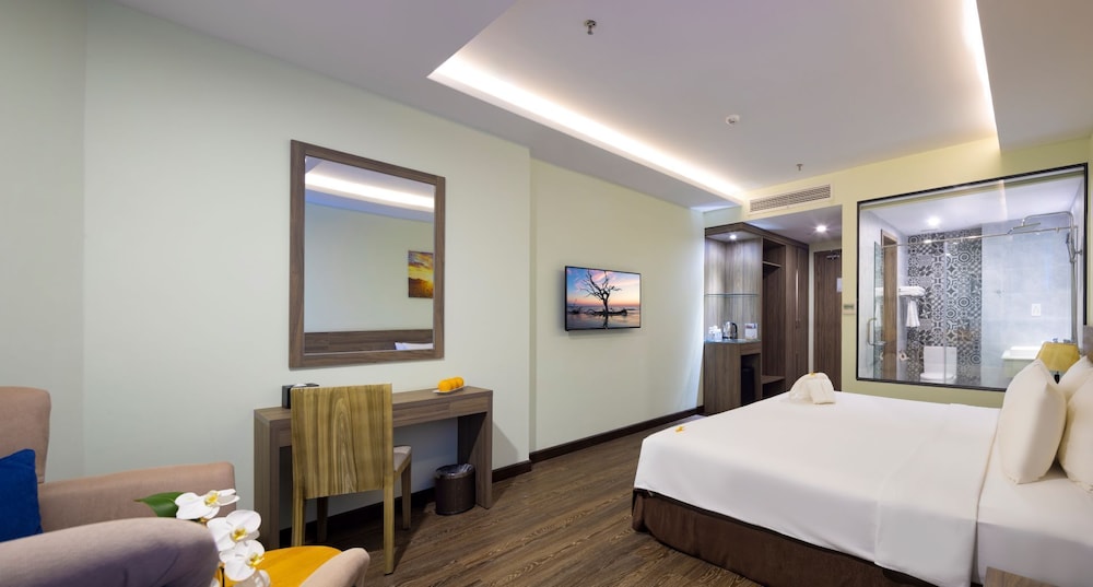 غرفة ديلوكس بسرير كينج بشرفة بإطلالة جزئية على البحر، Xavia Hotel 3/9