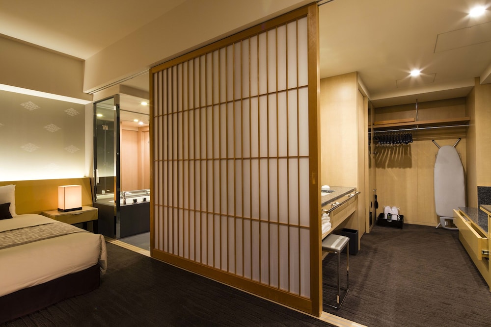 The Capitol Hotel Tokyu 28/74