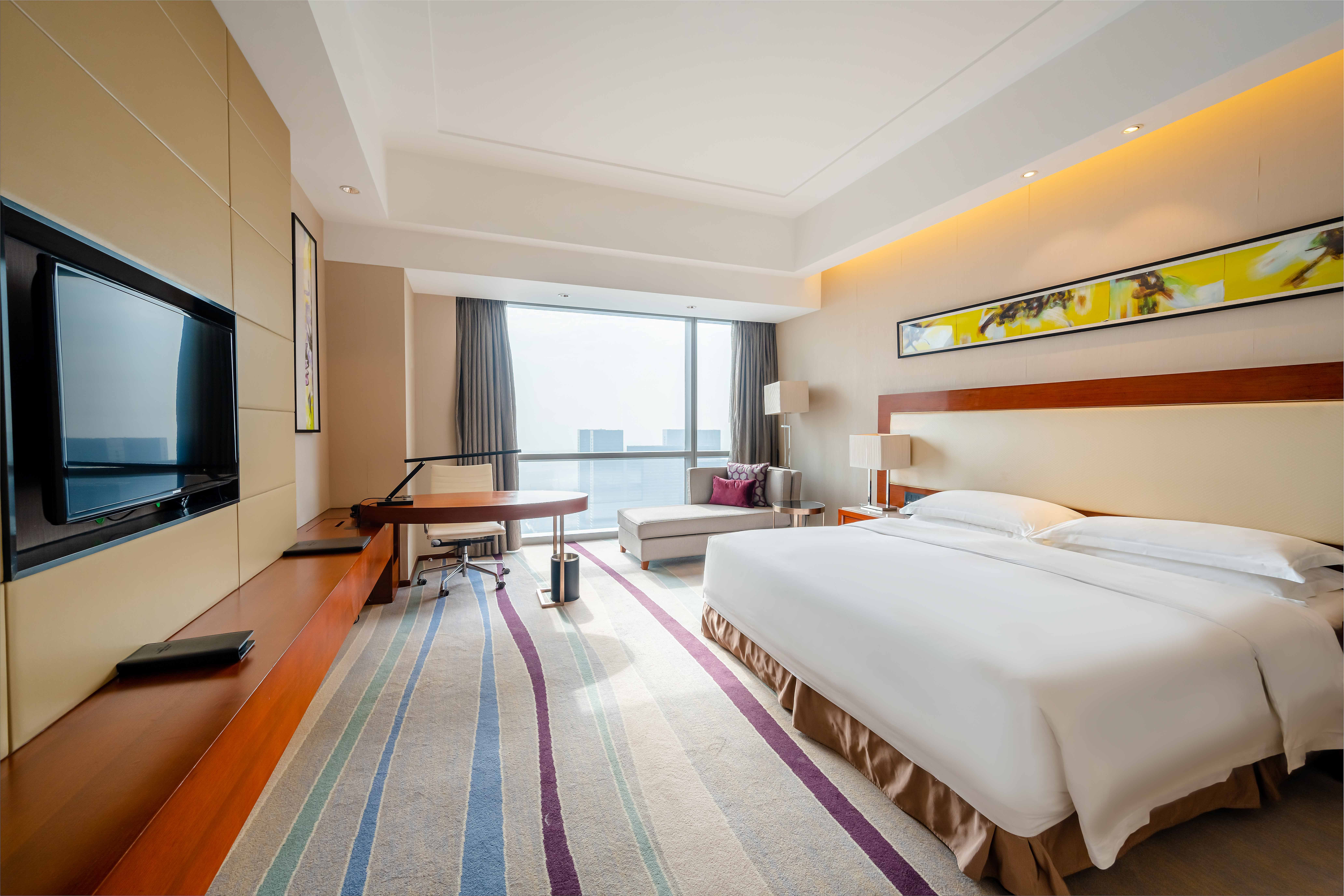 CROWNE PLAZA WUXI TAIHU 12/76