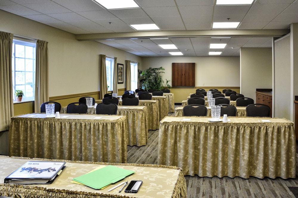 Cresthill Suites Syracuse 40/53