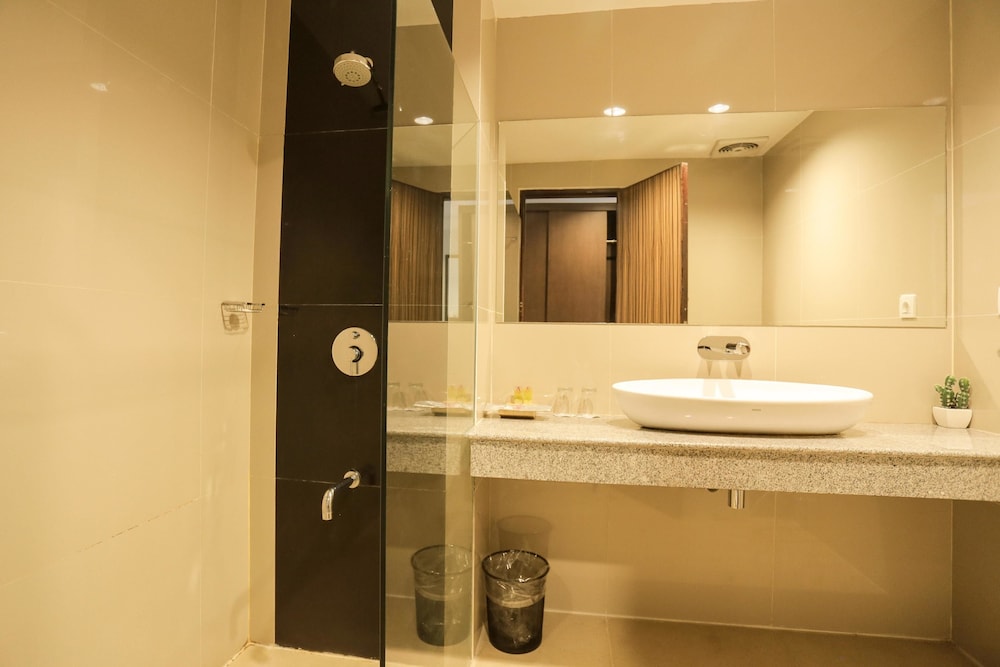 Grand Asia Hotel 42/43