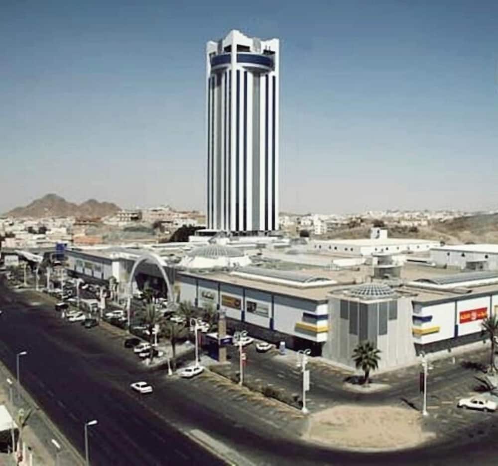 Awaliv International Hotel 66/68