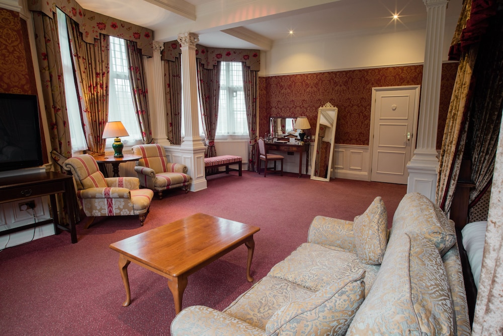Best Western Plus Grim's Dyke Hotel 30/48