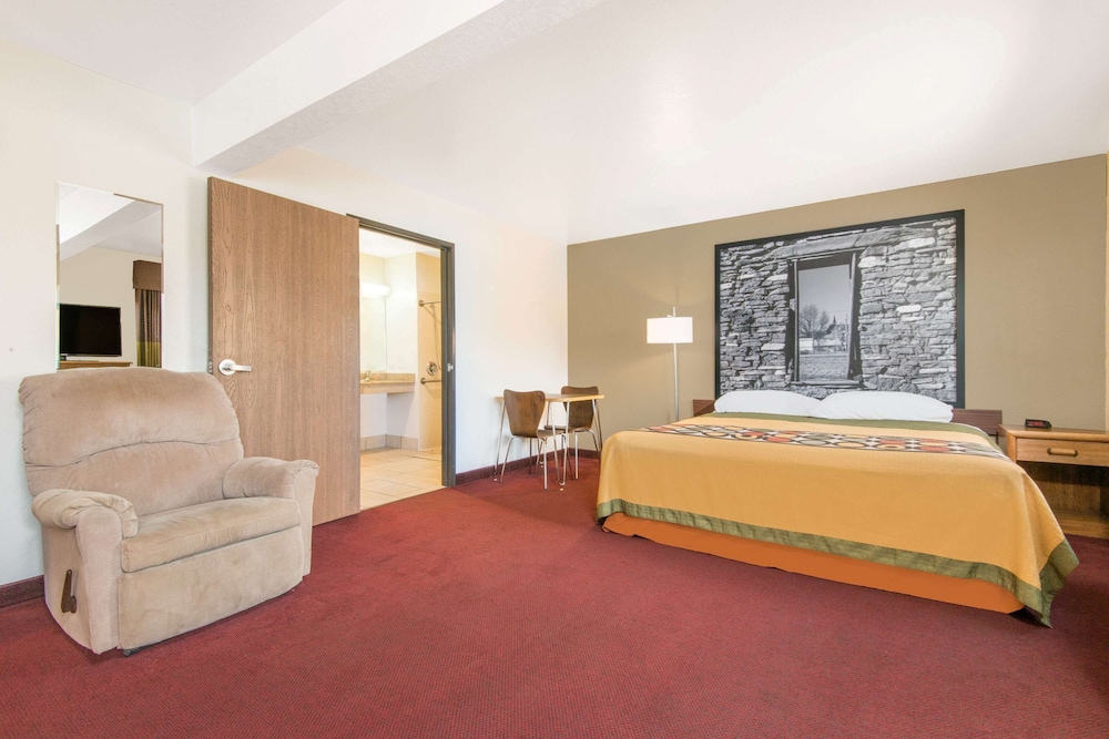 Room, King and Queen Bed, Accessible