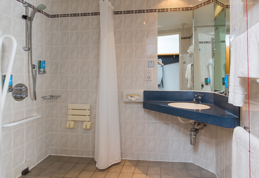 Holiday Inn Express Swindon West an IHG Hotel 8/50