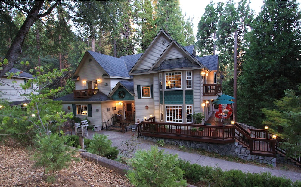 McCaffrey House Bed and Breakfast Inn 1/52