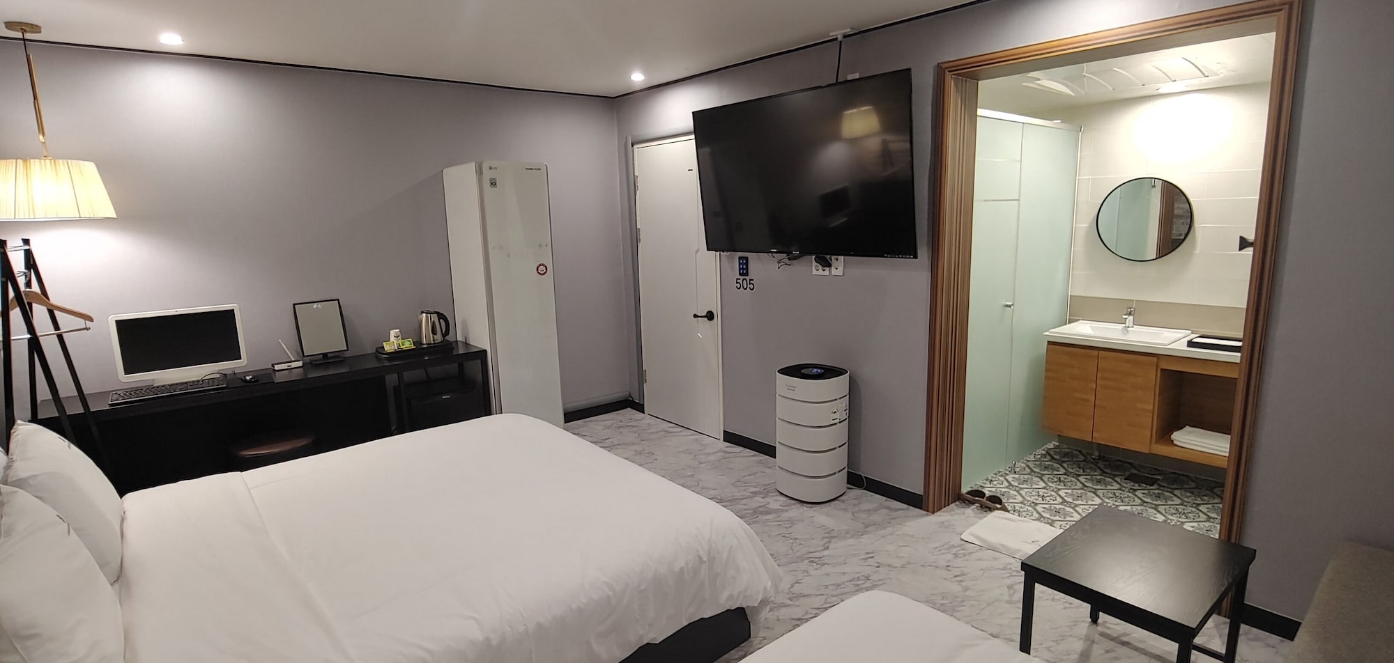 DELUXE, TWIN BEDS