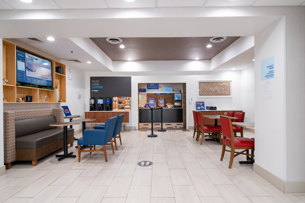 Holiday Inn Express Hotel Suites Bedford 41/53