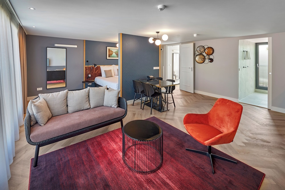 NOVA APARTMENTS 46/65