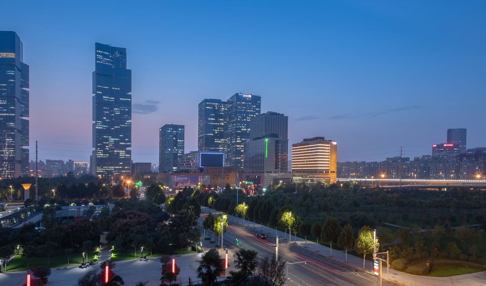 Holiday Inn Express Zhengzhou Zhengdong 30/73