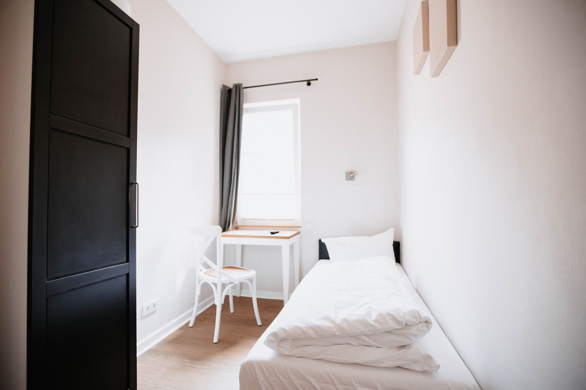 ROOM, SINGLE, SHARED BATHROOM, PRIVATE BATHROOM