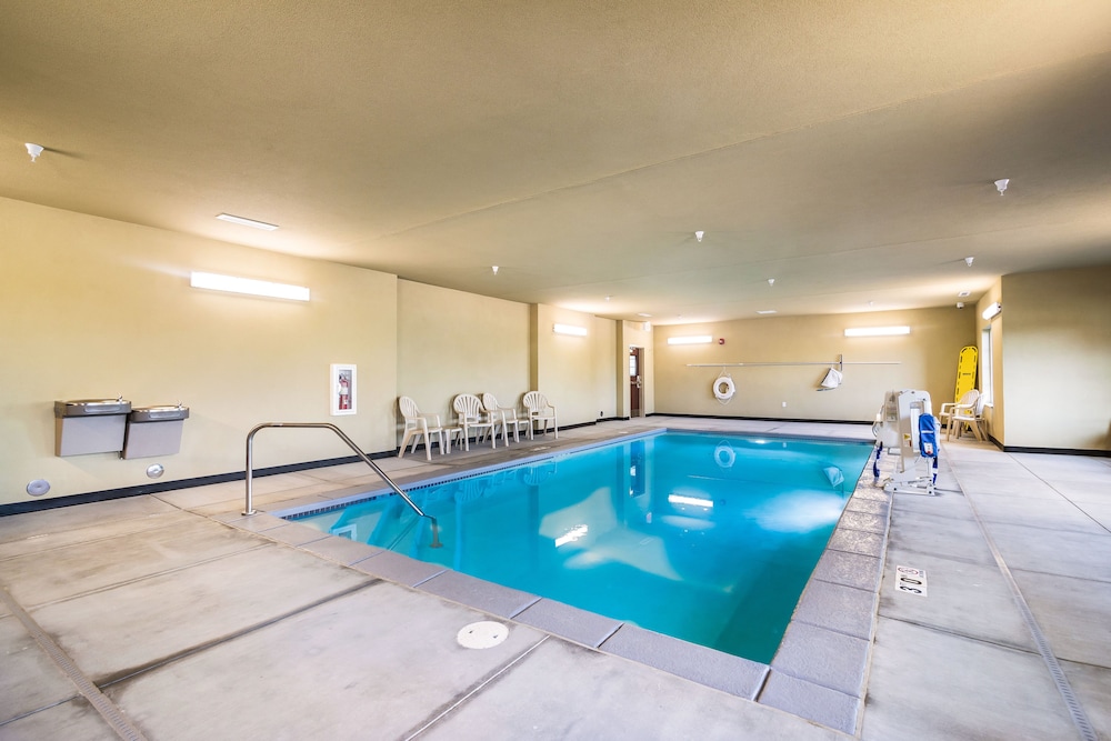 Cobblestone Hotel and Suites Victor 24/52