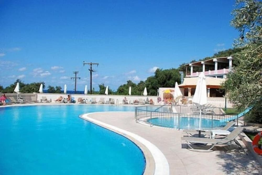 Aloha Hotel 23/30