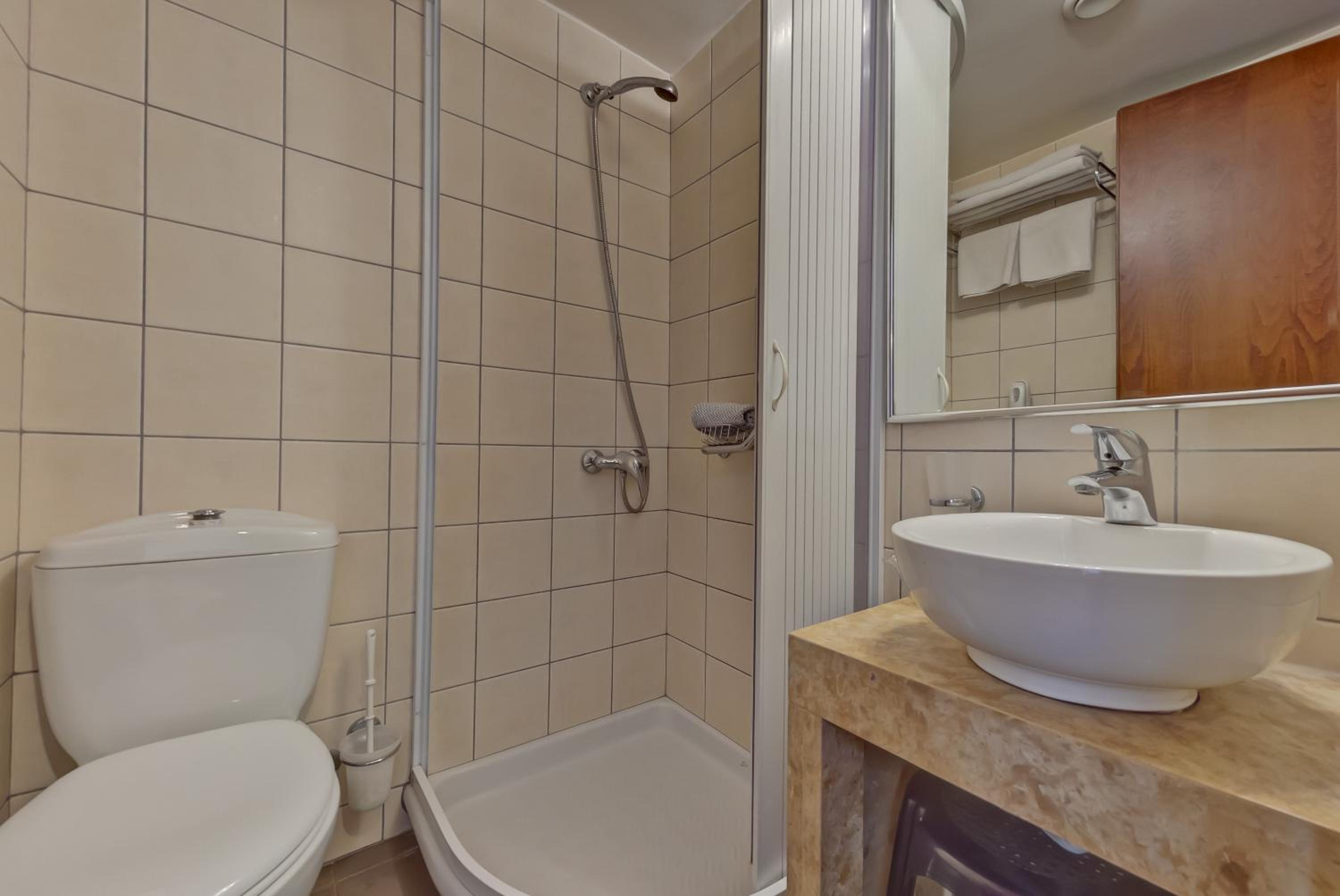 غرفة بسرير مزدوج أو سريرين منفصلين، Marin Hotel 9/10