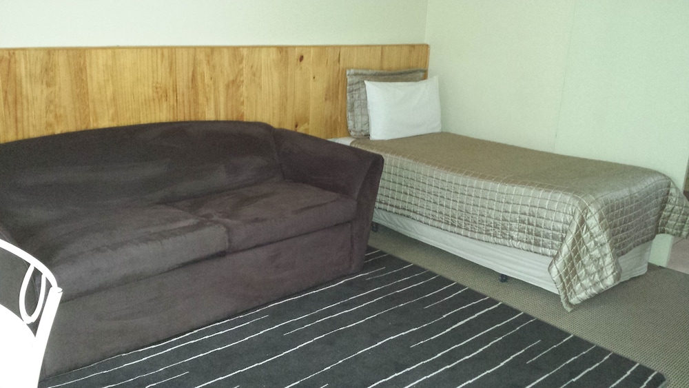 Avondale Motor Inn 5/36