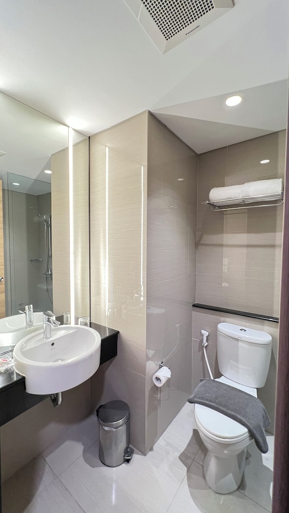 @Hom Hotel Simpang Lima 48/50