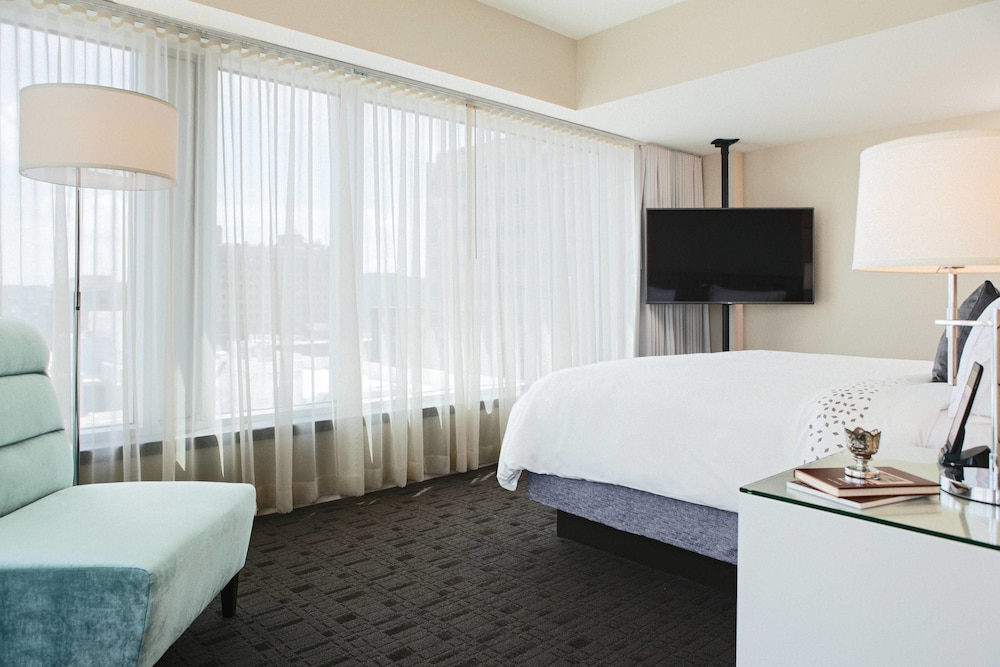Renaissance Allentown Hotel 8/40