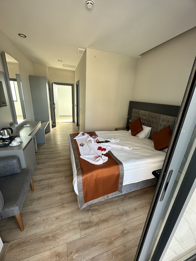 Side Golden Rock Hotel 16 plus Adults Only 11/36