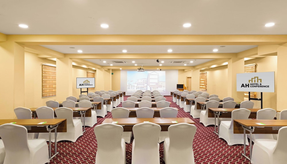 AH Hotel and Conference 44/50