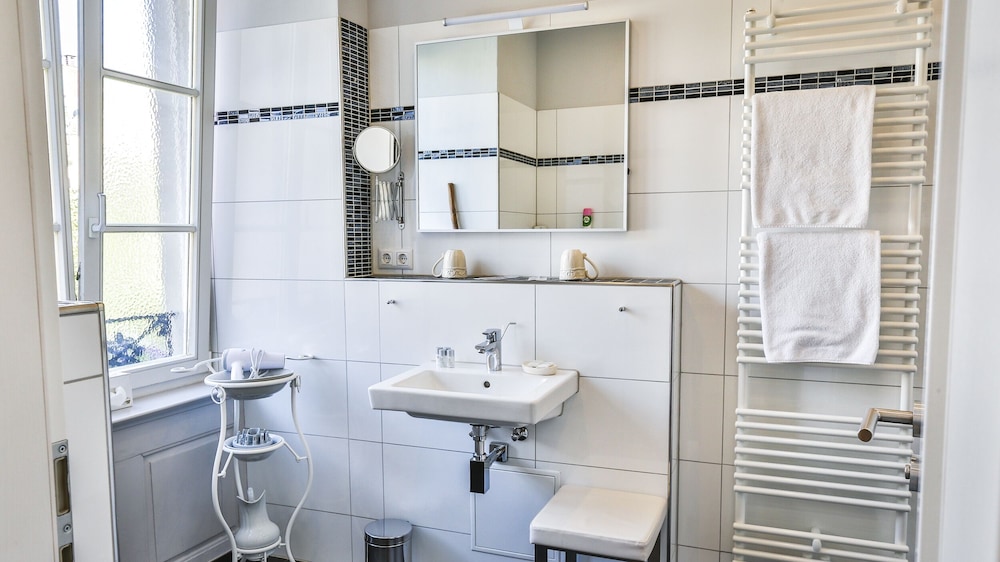 Hotel zum Goldenen Lowen Baden-Baden 26/27