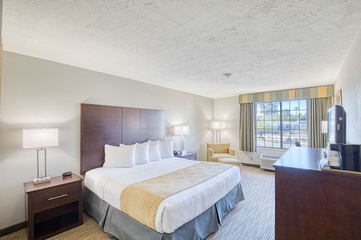Best Western Green Valley Inn 12/40