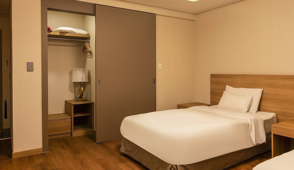 Korea Tourist Hotel 24/61
