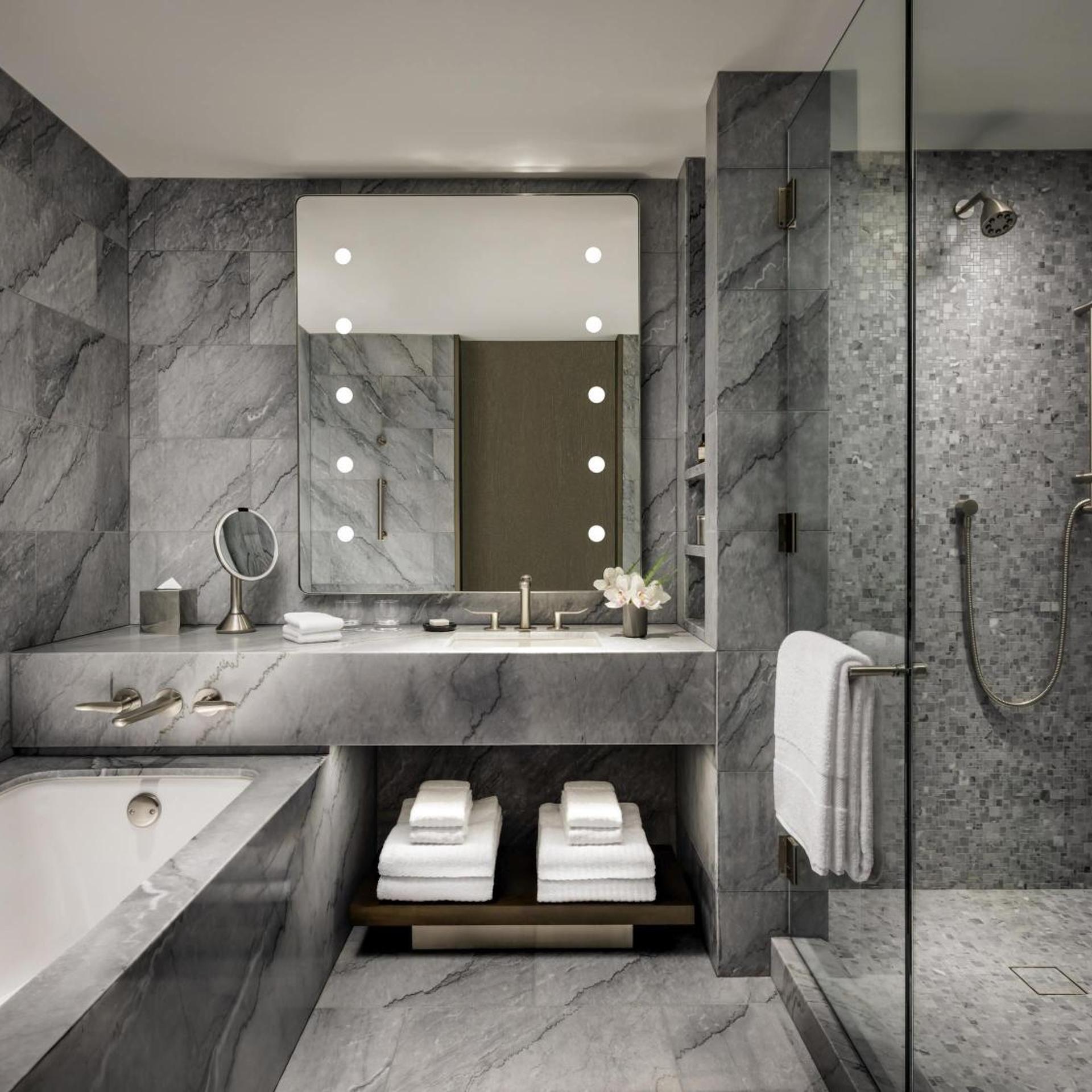 Plaza, Century, King Bed, Balcony, Accessible، Fairmont Century Plaza Los Angeles 6/8