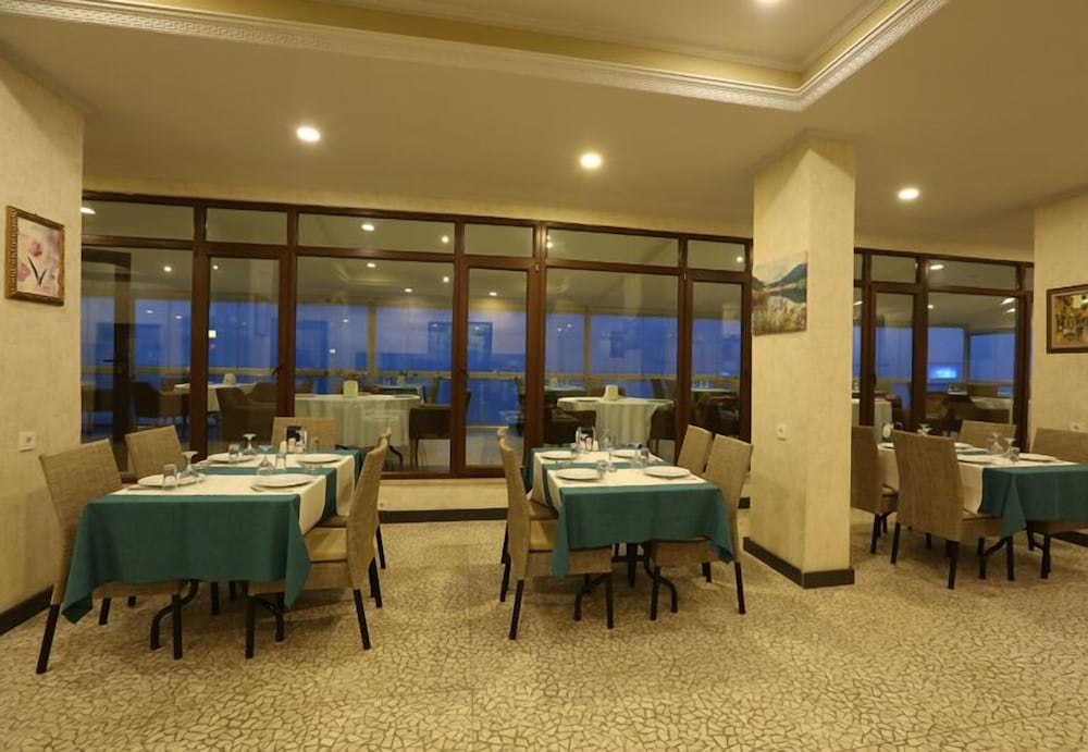 Mora Hotel 17/24