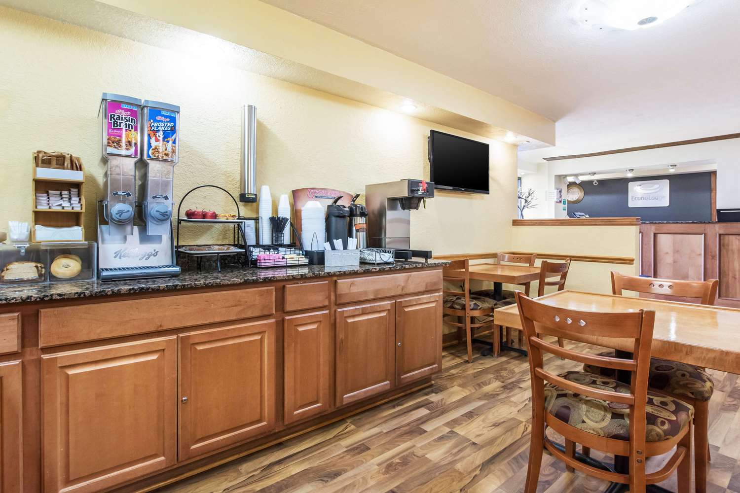 Econo Lodge Cloverdale 35/39
