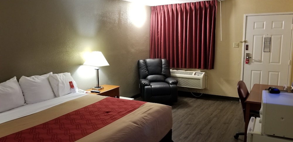 Knights Inn College Station 13/29