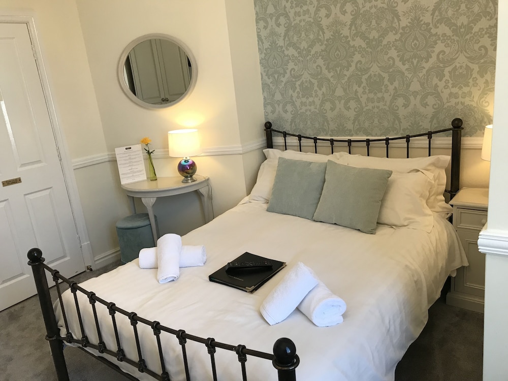 St Raphael Guest House 7/38