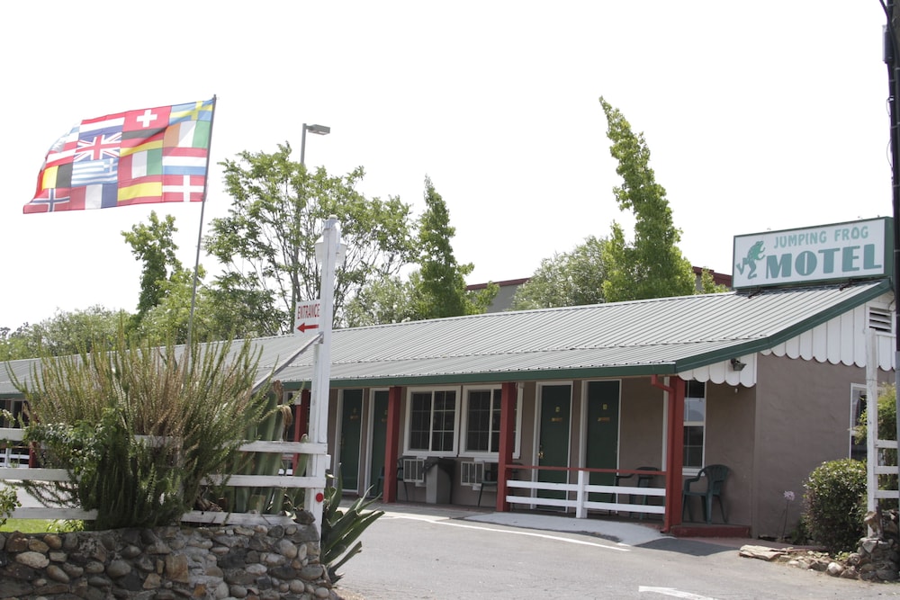 Jumping Frog Motel 8/67