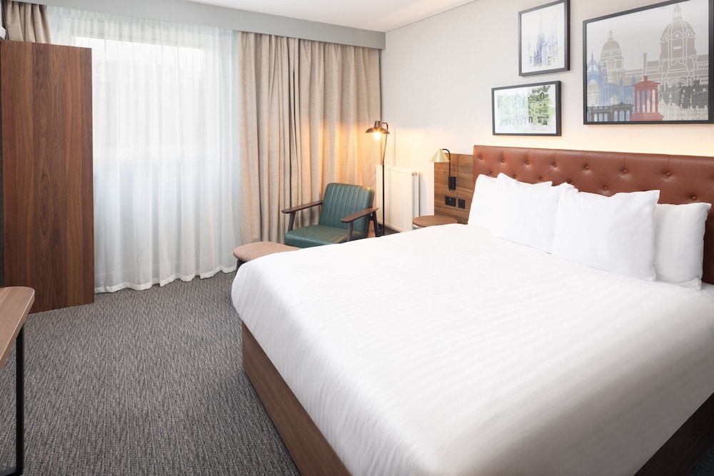 Four Points by Sheraton Edinburgh 17/56